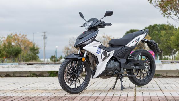 Malaguti Spectre GP 125: Παπί με DNA μοτοσυκλέτας 