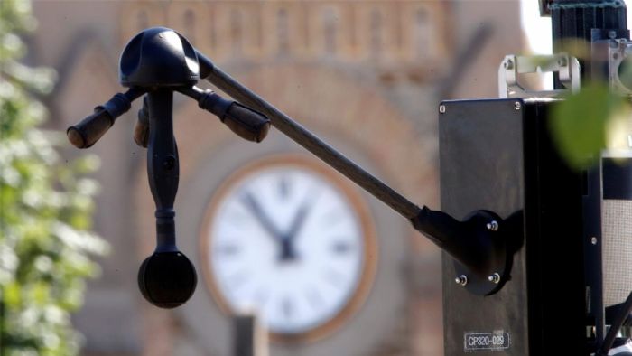 To νέο σύστημα καμερών με μικρόφωνα, στην Γαλλία, θα εντοπίζει τους παραβάτες των ορίων θορύβου. 