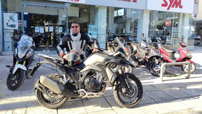 Ο Κωνσταντίνος Μητσάκης με την Daytona Maverick 500.