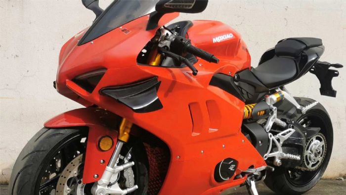 Το MX650, με προφανή ομοιότητα στην Ducati Panigale V4. 