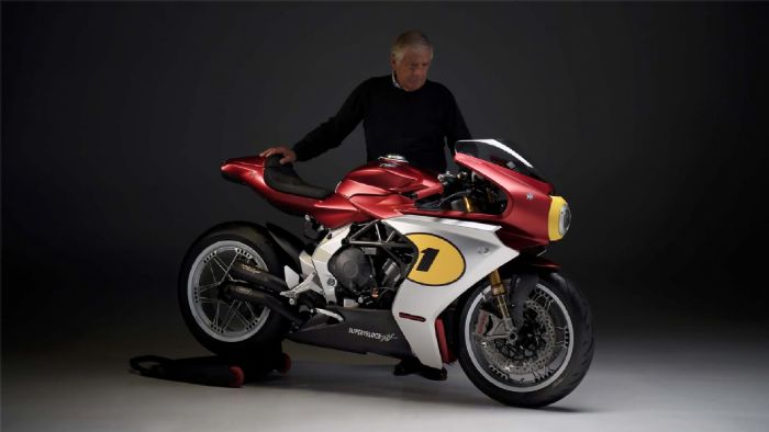 H MV Agusta Superveloce Ago μαζί με τον Giacomo Agostini.