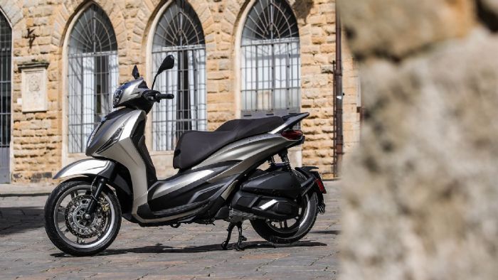 Το νέο  Piaggio Beverly 300 HPE 2021 σας περιμένει στη Moto Petsas 