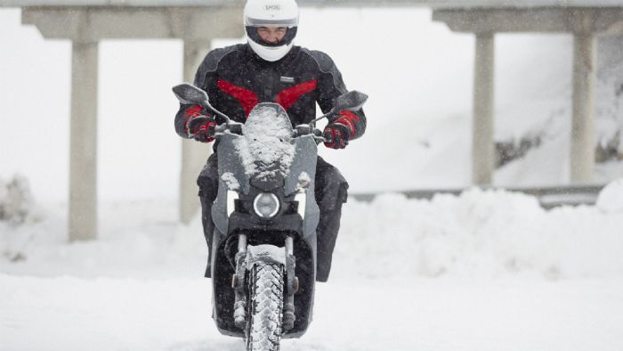 Το ηλεκτρικό SEAT MÓ δοκιμάστηκε σε χιόνια και άμμο.