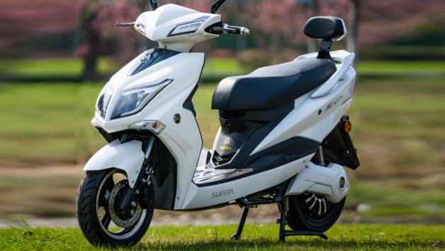 Sunra Hawk: Με ενσωματωμένο ραδιόφωνο 