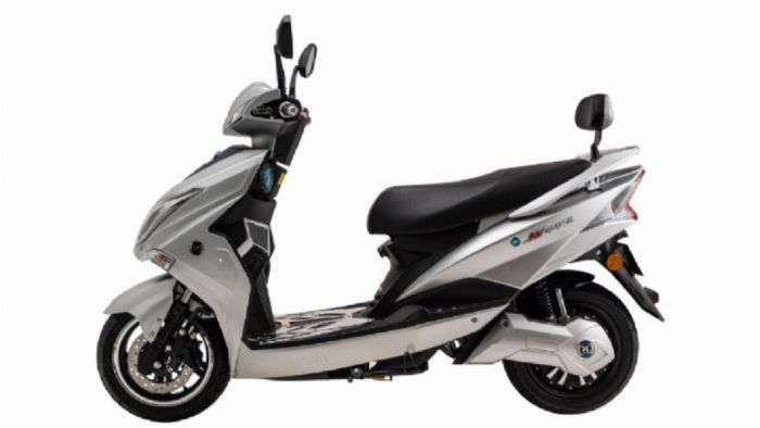 Το Hawk της SUNRA είναι τελευταίας γενιάς scooter με κινητήρα 1800W Brushless, με 68,2 Νm ροπής.