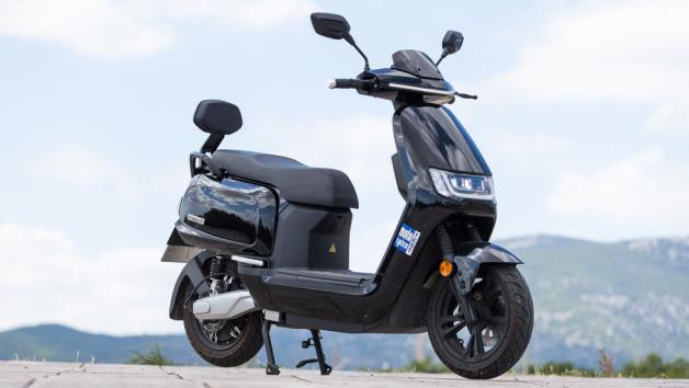 Τα ηλεκτρικά scooter της Sunra σε περιμένουν στην MPS 