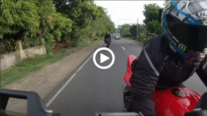 VIDEO: Δύο R6 καρφώνονται με πολλά σε προπορευόμενη μοτοσυκλέτα 
