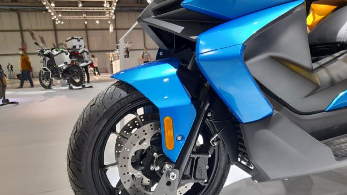 Voge 400 SR4: Με μοτέρ και πλαίσιο BMW 