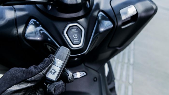 Το TMAX έχει πλέον σύστημα εκκίνησης keyless.