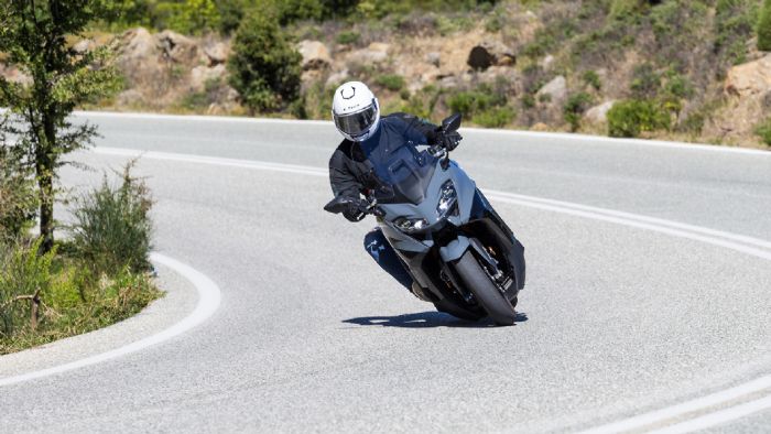 Yamaha TMAX Tech Max 2022 - Test
