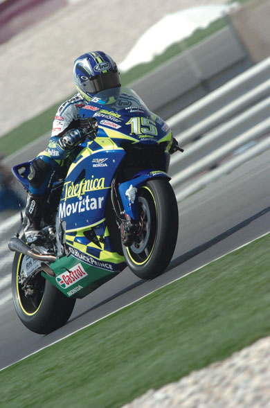 � Sete Gibernau, �� ��� RC211V, ��������� ��� ���� ���� ����� ����� ��� ����� ���� ��� ����� ��� �����. � ���� ��� ������� �� ��������� �� ��� ����������� ��� ���������� Valentino Rossi, ����� 