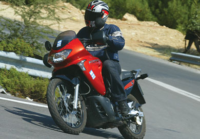 honda -     ,   . 
  ,         ,          Honda Transalp 650.  ,          2005.  