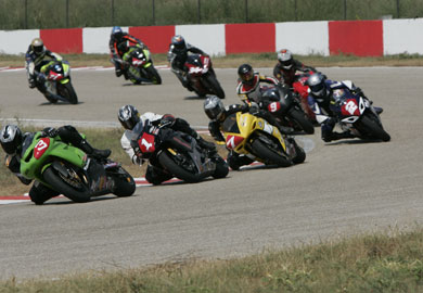 ducati - � ����������� Lorenzo Lanzi ���� �� �������� ������� ��� ��������� circuit. O ������ �������� �������������� ��� Laconi ���� Ducati Xerox ��� ���� ����� ��� ��������� �� ������������� �������� ���� �� ���� ��� 2� ������. �� 1� ������ ��������� � Vemeulen, ������������ ���� ��� Corser ��� ����������, �������� ����� ��� ����������. 