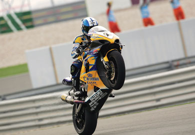 ������� ������� ��� ������ ����� ��� ������� ������������� WSBK ��� ��� ����� ��� �����, ���� � ���������� ����� ��� Suzuki, Alstare Corona Extra. ������� ��� ���� ��� �������� ��� ������, Troy Corser (1� ������) ��� Yukio Kagayama (2� ������), �� GSX-R 1000 K5, ����� ��� ��� ���� ��� ������� ��� Suzuki (��� ����� ���� ���� ������� ���) ��� ���������� ��� ��� ��� ����� �� ����� WSB.   