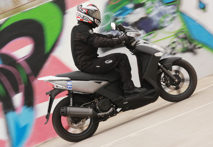     Agility           .      Kymco    scooter   ,       16       