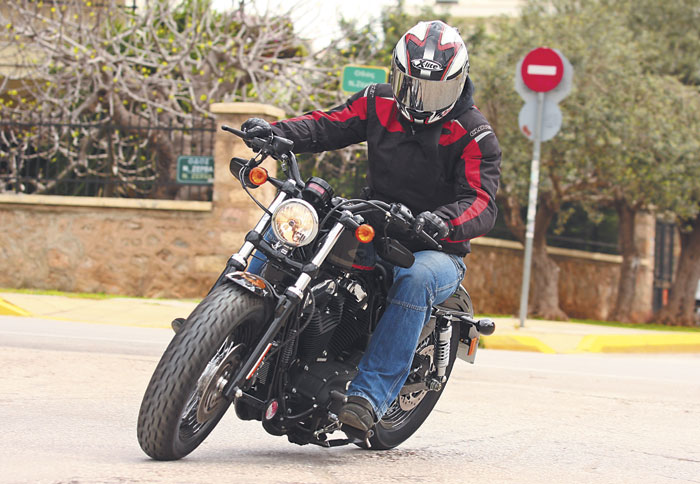                   Chuck Norris.        ,   :   William S. Harley    Davidson      Sportster,  Chuck Norris      .  o    Forty Eight.
 