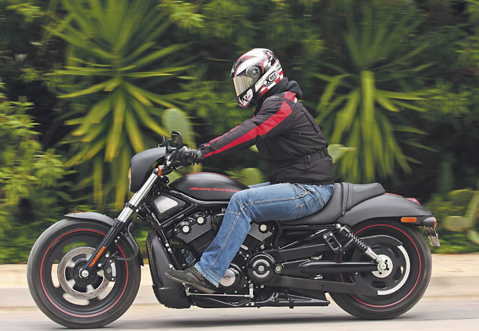 ���� ���������� � Harley Davidson �� Night Rod Special, �� ���������, ������, ������ ������ ��� �������V-Rod. ��� �� �� ���� �� ������������� ����������, ���� �� ������ ��������, ���� ���� � ����������� ��� �� Milwaukee ����� ����� ���������. ���� ����� �� �����, ���� � ������� ��� ��������. ���� ��� �� ���� ������, ���� � ����������� ��� �´ ������ �´ ��������! 