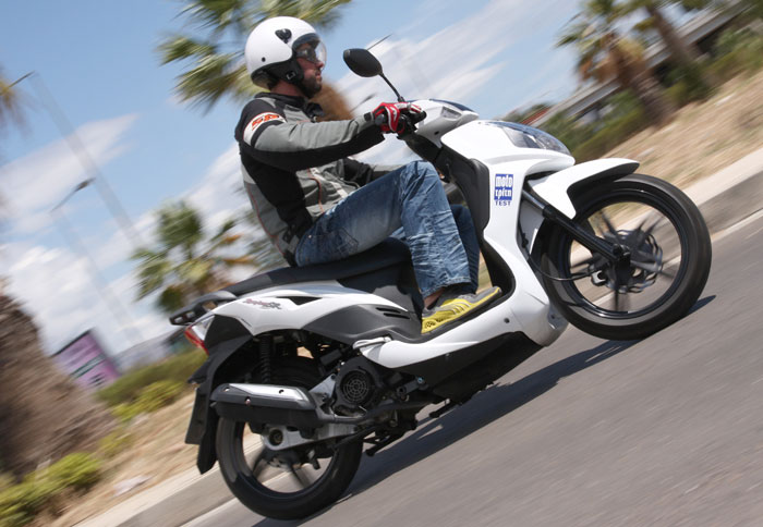 �� ���������, ���������� ������ ��� ������ 125����� ��� ��� scooter ��� ������ ��������� 250-300 �.��. �� ����� �������� ���� ��� ����� ��� �� ������� ��� ����������� ������� ��� �� �����, �� scooter �� ����� 150-200 �.��. ��� ������� 16 ������ ��������� ���� ������� ��������� ��������� ��� ������������� ��� ���������� ������ ��� ����� ��� �� ����� ��� �� ������������ ����� ������� ��� �����, ���� ��� ���� ������ ���. ���������� 14 ��������� ��� ��� �� ������.
 