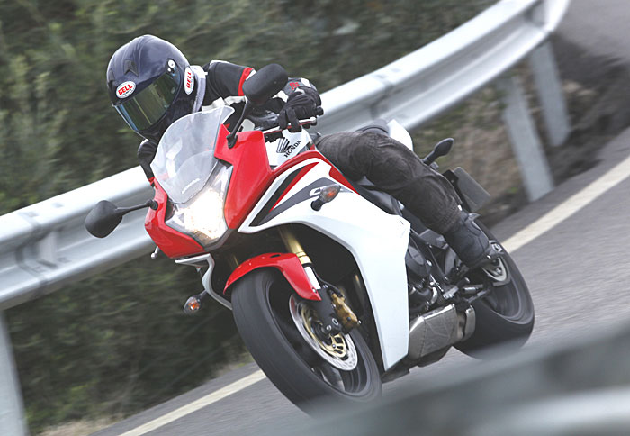 � Honda ���� ������� ���������� �� ���� ������ supersport ������������ ��� ������ street, ��� ������ ����, ��� ������� �� �� �������. �� ��� CBR 600F ��������� �� concept ��� Hornet -��� �� �� ����� ��� ������� ��� �� CBR 600RR- �� ��� �������� �����. �� �� ������� ��� �������, ���� ��� ��� ��������� ������ ��� Hornet, �� CBR 600F ������ ��������, ���� �� �������� ��� ��� �� sport �����.
 