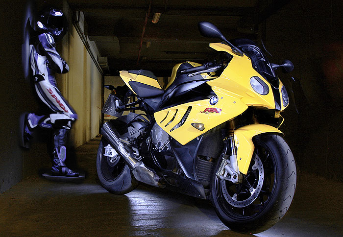     12,        .  ,  ,   ,     .        S 1000 RR    .     ,   ,   .              .  
 