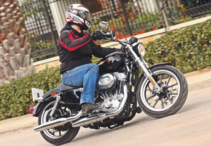 Harley-Davidson Sportster 883 SuperLow! ��� ��� ��… ��������� ������� ��� �� ������ ���� ����� ��� Harley-Davidson ��� ��� ��� ��� ����������� ����� ��� ����������� �� ����������� ����������. �� ����� (��� Harley ����; ��� �����������!) ����������� ������� �������� ������� ���� ��� �� ����� ������� �� ����� ��� ������ ��� ������� �����, �������� ��������� �� ������� ����� ��� ���������� ���, ���� ��� �� ����!
 