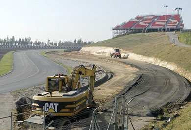 aprilia, aprilia, ducati - � ��������� ���������������� ���������� (FIM) ����� ��� ����������� �� ����� ��� ������ ��� ��� �������� ��� �� ������ ����� ��� ��������� ���������� Moto GP �� 2005. ����� �������, ����� ����� ��� ������� ��� FIM, 10 ������ ��� 18 ��������, ���� �� ������� ����� ���������� �� ��������, ����� �������� ��������� ������������. ��� ������������, � Repsol �onda ��� ���� ������� ����� ��� ��������� Max Biaggi, ��� �� ������ D'Antin Ducati ��� KR-Proton ��� ����� ���������� ������� ���� �������� ��� �� ��� ������������� ��� ��� ����������. ������, �� ��� �� ����������� ������� ��� Aprilia �������� ����� Moto GP, � ����� ��� ���� ������� ������� ���������� ��� ���� ������ ��� � FIM �������� ��� ��������� ��� �������� ������. 