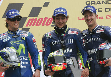 O Rossi �������� ������� ���� ����� ��� Le Mans, ������ ��� ������ ���� �� ��� Gibernau. O ������ �������� ���� ����� 37 ���� ������� ��� �������� ��� ���� ������� ���, ���������� �� ��� ����� �������� ����� ����� ����� �� 