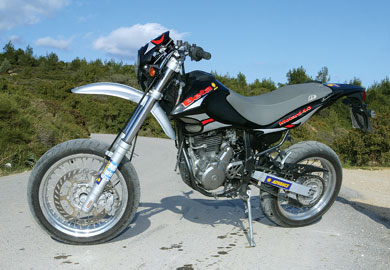 beta -     supermoto   Beta,        .      Suzuki  DR 350    ,   ,          .