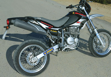 beta -     supermoto   Beta,        .      Suzuki  DR 350    ,   ,          .