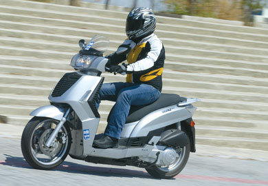 kymco, kymco people - H Kymco   180 ,      People,        ,   .        , ,      (   )           ,     People S   high tech .                            16 ,      