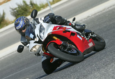 yamaha, yamaha yz , yamaha yzf-r1 - Τι να τα κάνετε τα κυβικά, τους ψεκασμούς και τις εξατμίσεις, αν δεν υπάρχει η σπίθα, αυτή η μικρή θαυματουργή εκκένωση μερικών χιλιάδων βολτ, που κάνει το καύσιμο να 