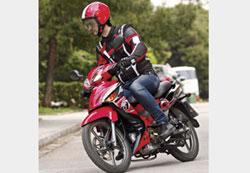        ()   , ,      sport  .   GT 135  Modenas           , ,   sport     ´  .
