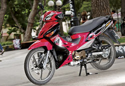        ()   , ,      sport  .   GT 135  Modenas           , ,   sport     ´  .
