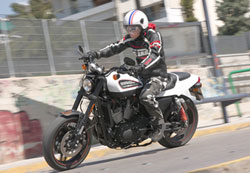 ���� �������� ���� ��� ����������, �� ������ Flat Track, �� ��������������� �� ��������� ���� ������, �������� ��� ������� ��� ����������� HD XR 750. �� XR 1200X, �������� ��� ��� ����� ������ ��������� ��� ����� �� �������� �� ���������.
