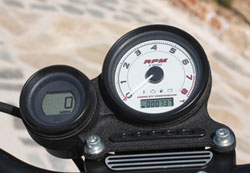 ���� �������� ���� ��� ����������, �� ������ Flat Track, �� ��������������� �� ��������� ���� ������, �������� ��� ������� ��� ����������� HD XR 750. �� XR 1200X, �������� ��� ��� ����� ������ ��������� ��� ����� �� �������� �� ���������.
