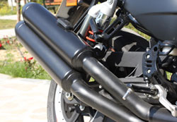 ���� �������� ���� ��� ����������, �� ������ Flat Track, �� ��������������� �� ��������� ���� ������, �������� ��� ������� ��� ����������� HD XR 750. �� XR 1200X, �������� ��� ��� ����� ������ ��������� ��� ����� �� �������� �� ���������.
