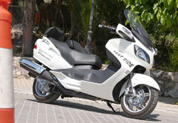    Suzuki Burgman 650   Exec ABS;     mega scooter.                 .
