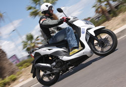 �� ���������, ���������� ������ ��� ������ 125����� ��� ��� scooter ��� ������ ��������� 250-300 �.��. �� ����� �������� ���� ��� ����� ��� �� ������� ��� ����������� ������� ��� �� �����, �� scooter �� ����� 150-200 �.��. ��� ������� 16 ������ ��������� ���� ������� ��������� ��������� ��� ������������� ��� ���������� ������ ��� ����� ��� �� ����� ��� �� ������������ ����� ������� ��� �����, ���� ��� ���� ������ ���. ���������� 14 ��������� ��� ��� �� ������.
