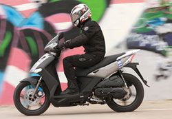 �� ���������, ���������� ������ ��� ������ 125����� ��� ��� scooter ��� ������ ��������� 250-300 �.��. �� ����� �������� ���� ��� ����� ��� �� ������� ��� ����������� ������� ��� �� �����, �� scooter �� ����� 150-200 �.��. ��� ������� 16 ������ ��������� ���� ������� ��������� ��������� ��� ������������� ��� ���������� ������ ��� ����� ��� �� ����� ��� �� ������������ ����� ������� ��� �����, ���� ��� ���� ������ ���. ���������� 14 ��������� ��� ��� �� ������.
