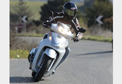 �������� �� ������������� Transalp 700 ��� ������� ��� �� ������ ��� ���� SH 300i ����� ��������� ��� 156-157 ���./���, ���� ��� ���������� � ������. ���� ��������� ���� ����, � ������� ������ �������, ������� �� scooter ��� ���� �� ������ �������: 