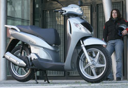 �������� �� ������������� Transalp 700 ��� ������� ��� �� ������ ��� ���� SH 300i ����� ��������� ��� 156-157 ���./���, ���� ��� ���������� � ������. ���� ��������� ���� ����, � ������� ������ �������, ������� �� scooter ��� ���� �� ������ �������: 