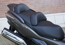 �� �� SH 300i �������� ����� ������� ������������, ���� �� SW-T600 ����� � ����������� ���� ����… ������������� �������� �� scooter. ��� �� 2011, � Honda ��������� ���… ������������ ��� 600��� �������� ��� Silverwing ��� ��������� (2009) ���������� SW-�400. ����, �� SW-T 600 ������� ������� �������� ��� ��� ������� ��� ������� �����������, ������������ ��� ����������� ��� ������ ��� ���� ��� ����������� scooter-����������.
