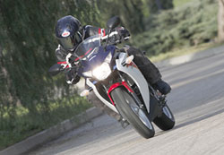 ��� ����� ������ ��� ����� �����������, ���� �������� ���� ������� �� 125, ����������� ������ ����� �����, ���� ��� ��������� ������ ���� ������ ���, �� CBR 250R �� ����� ��� ��� ��������. �� ��… ����������� CBR �� ���� ���������� ��� ����� �����, � Honda ������ �� sport ������� ����������� ���������� ��� 250 ������ ��������.
