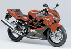 � Honda ���� ������� ���������� �� ���� ������ supersport ������������ ��� ������ street, ��� ������ ����, ��� ������� �� �� �������. �� ��� CBR 600F ��������� �� concept ��� Hornet -��� �� �� ����� ��� ������� ��� �� CBR 600RR- �� ��� �������� �����. �� �� ������� ��� �������, ���� ��� ��� ��������� ������ ��� Hornet, �� CBR 600F ������ ��������, ���� �� �������� ��� ��� �� sport �����.
