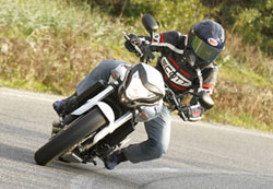   2011,  Honda         Hornet. ,      ,  600      ,    . ,        ,  Hornet         .
