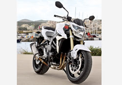 ��������� �� ��� ��� ��� ������� ������������ ���� �������� ��� ��������� �������, ��� ����������� ����� ��� �������, ��� �� ������� ��� ����� ����� ��� �� ������������� Suzuki GSR 750, ��� ������������� ��� ���������� GSR 600. �� ����������� �������� ��� ��� ���������� ��������, �� ��������� ����� GSR ��������� ����� ��� ��� �� ����������� �� ���� ��� ��� ������ ��� ������ ����� street.
