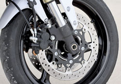 ��������� �� ��� ��� ��� ������� ������������ ���� �������� ��� ��������� �������, ��� ����������� ����� ��� �������, ��� �� ������� ��� ����� ����� ��� �� ������������� Suzuki GSR 750, ��� ������������� ��� ���������� GSR 600. �� ����������� �������� ��� ��� ���������� ��������, �� ��������� ����� GSR ��������� ����� ��� ��� �� ����������� �� ���� ��� ��� ������ ��� ������ ����� street.
