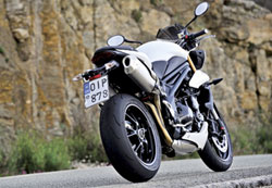  !   Triumph Speed Triple 1050       .   ,    ,               .   ,  