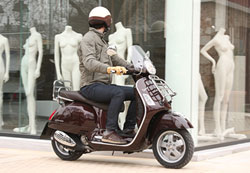 H    Vespa GTS 300       ,             ,       - , , ,     .
