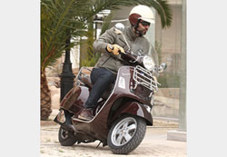 H    Vespa GTS 300       ,             ,       - , , ,     .
